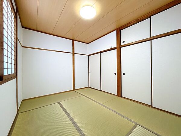 【リフォーム済／2階和室】押し入れがあるのでお布団を収納でき、寝室に使えます。