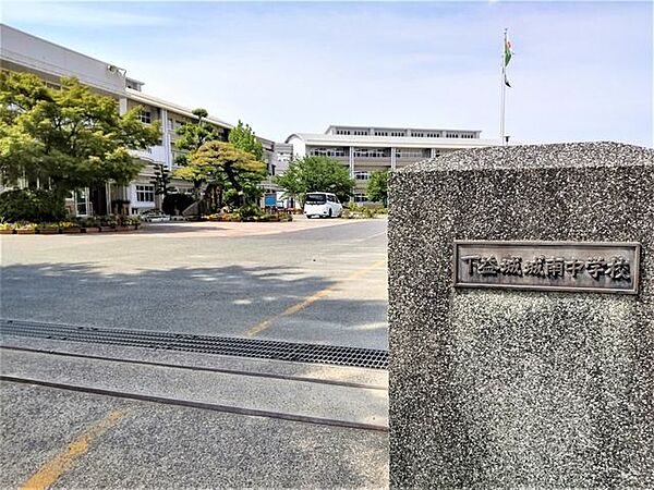 熊本市立下益城城南中学校まで約4500ｍです。