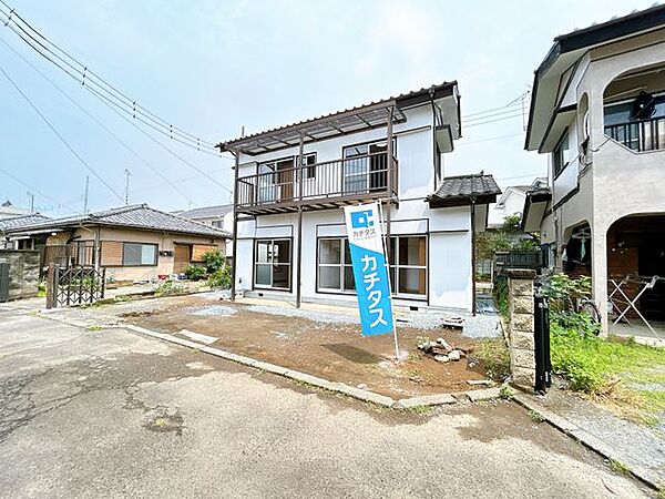 【リフォーム済】外回りは、除草・庭木伐採をした空間に仕上げます。外壁は前面塗装をし、清潔感のある見た目に仕上げました。