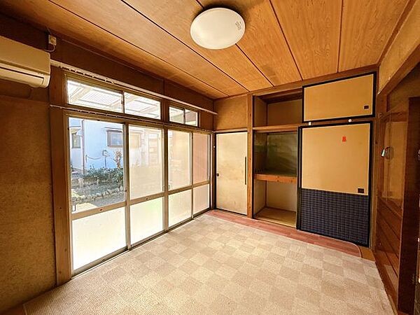 【リフォーム中】洋室は、フローリング重張やクロス張替、照明交換、建具交換等を行います。リフォームしきれいになることで気分良く生活できますね。