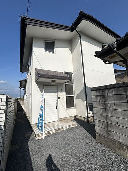 【リフォーム中】外観は外壁・雨どいの塗装、サッシ交換を行います。外壁の色が変わるとおうちの雰囲気もガラッと変わります。ぜひ現地をご確認ください。