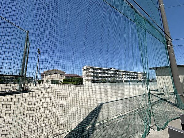【周辺環境/中学校】前橋市立箱田中学校まで700ｍ（徒歩9分）。