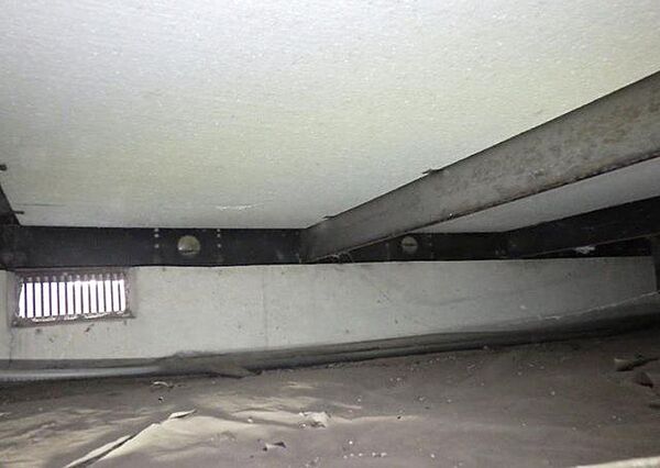 中古住宅の3大リスクである、雨漏り、主要構造部分の欠陥や腐食、給排水管の漏水や故障を2年間保証します。シロアリの被害調査と防除工事もおこないます。