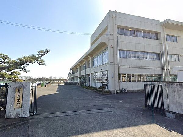 前橋市立粕川中学校まで約1900m(徒歩約21分）
