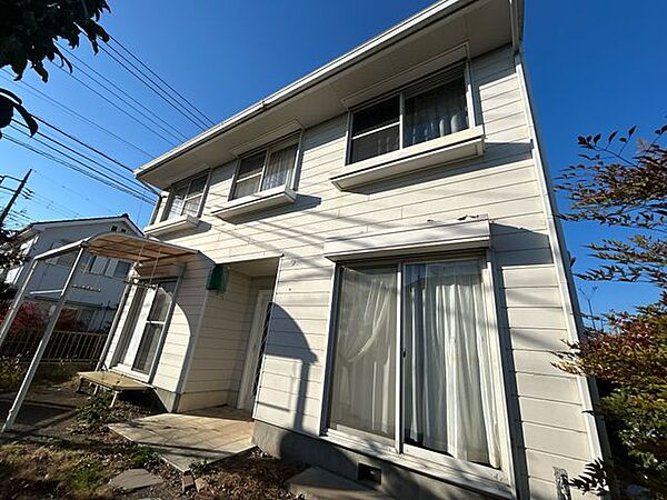 【リフォーム中】外壁は全面・屋根・破風・軒天等全面塗装予定です。外壁塗装をすることで、建物の寿命を縮める雨漏れを防ぐことができます。自社物件につき随時ご案内可能。内覧希望の方はお電話ください。