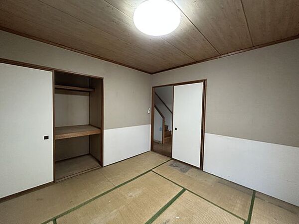 【リフォーム中】1階和室は畳の表替え、壁・天井のクロス張替え、照明交換、サッシクリーニング等を行う予定です。和室が綺麗になることで、客間としての活躍が期待できそうですね。