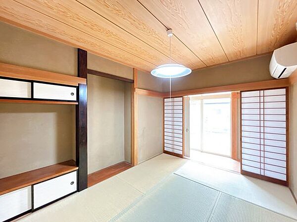 【リフォーム中】1階西側和室は洋室に間取り変更予定です。ウォークインクローゼットを新設します。収納が増えるので嬉しいですね。