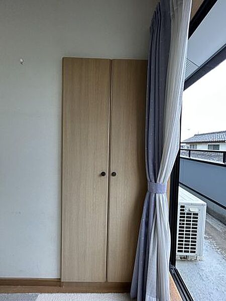 【リフォーム中】2階中央洋室収納はクローゼットに生まれ変わる予定です。