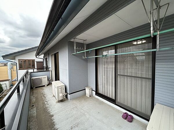 【リフォーム中】バルコニーは床に防水塗装を施す予定です。防水塗装を施すことで耐久性があがるので嬉しいですね。