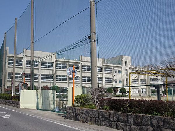 【周辺環境】前橋市立桂萱中学校まで、約2100ｍ（徒歩27分）