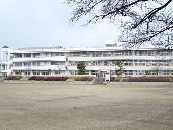 前橋市立富士見中学校まで約2800m（車約5分）