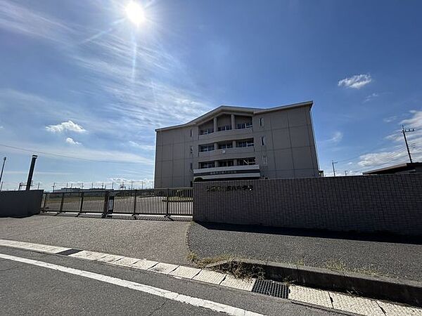 高崎市立第六中学校まで約4100ｍ（車約9分）