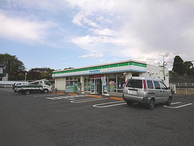 【近隣施設】ファミリーマート前橋田口町店まで900ｍ（徒歩約13分）