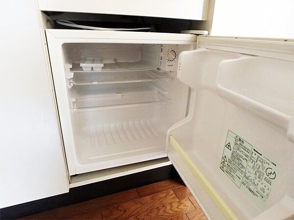 画像10:小型冷蔵庫付き