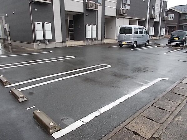 画像14:駐車場