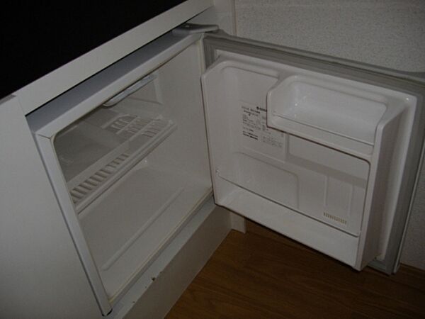 画像11:小型冷蔵庫