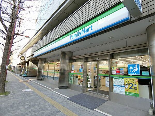 画像19:【コンビニエンスストア】ファミリーマート 江坂駅北店まで57ｍ