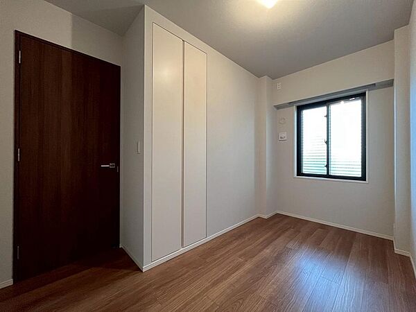 5.0帖の洋室はお子さまのお部屋にいかがでしょうか。