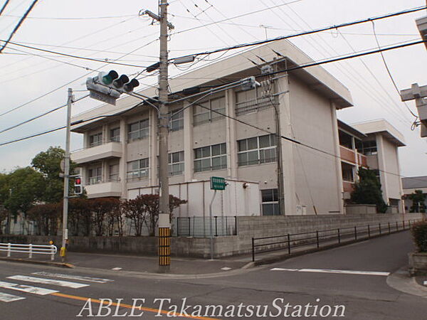 画像18:丸亀市立郡家小学校 400m