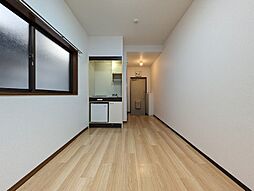 イン学芸大 1階ワンルームのリビング/ダイニング