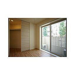 コンフォーザ駒沢公園 1階1LDKのリビング/ダイニング