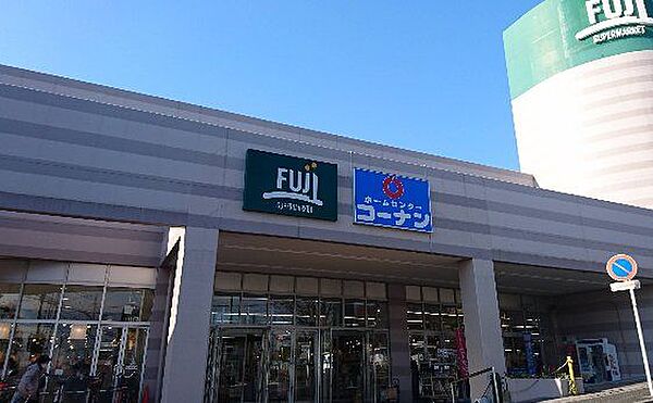 Fuji上野川店 徒歩9分。 700m