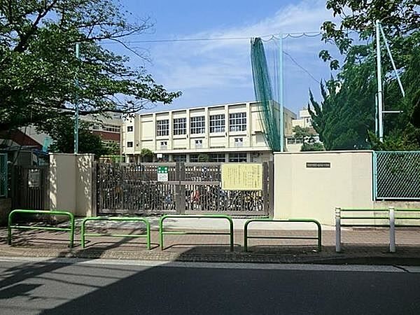 大田区立入新井第二小学校 徒歩7分。 580m