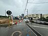 外観：前面道路含む現地写真