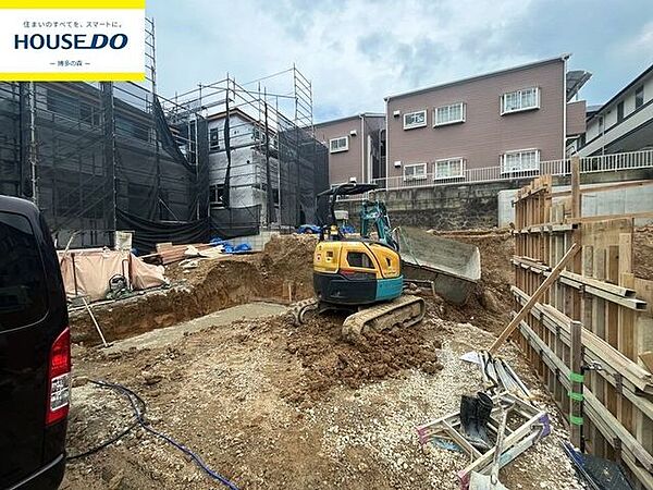 3号棟現況の外観写真です♪2026.7.3撮影◎小学校徒歩約4分！◎2台並列駐車可♪◎洗面脱衣室広々♪