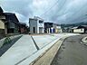 外観：前面道路含む現地写真