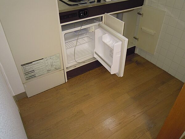 画像12:小型冷蔵庫