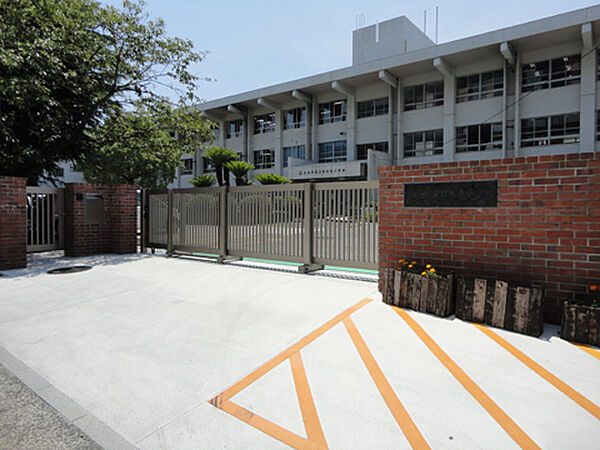 ・広島市立五日市東小学校：徒歩3分（約220ｍ）