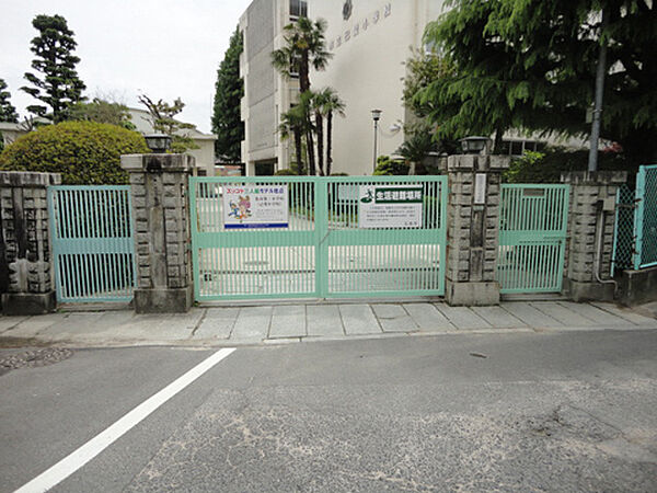 広島市立己斐小学校：徒歩3分（約300ｍ）