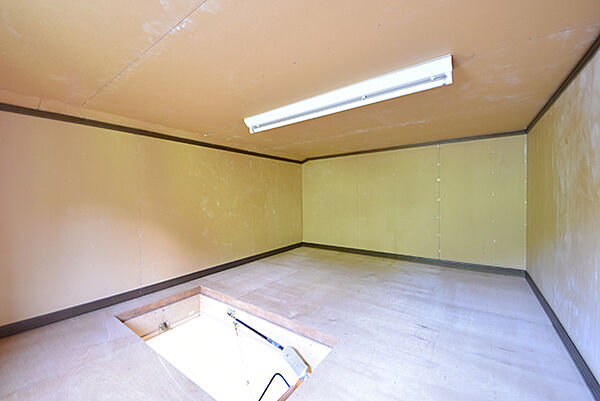 小屋裏収納