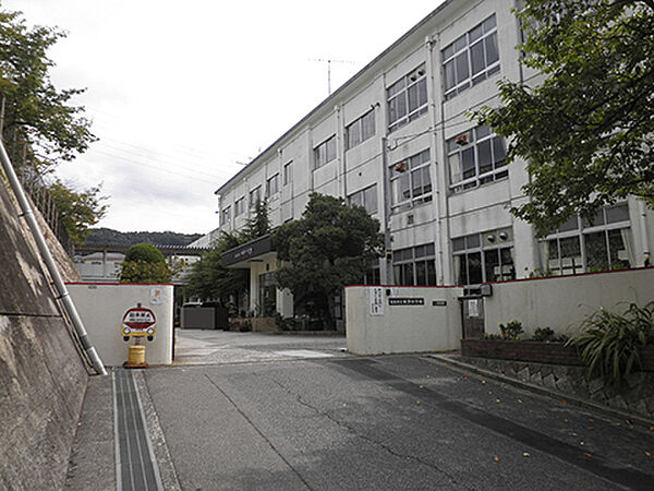 広島市立東浄小学校まで徒歩6分(約400m)
