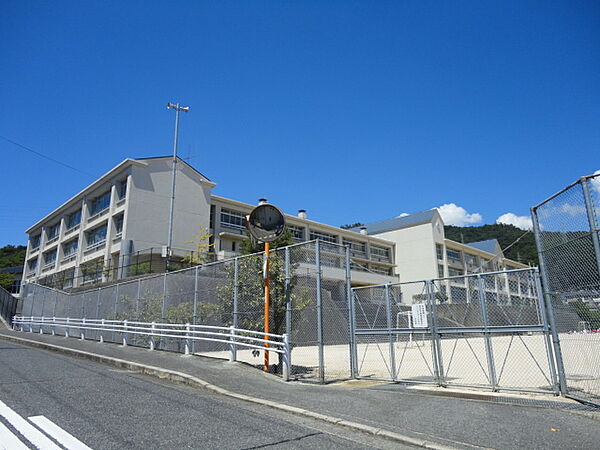 廿日市市立四季が丘小学校：徒歩4分（約280ｍ）