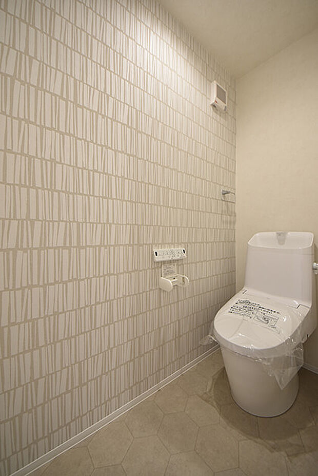 トイレ1階　温水洗浄暖房便座