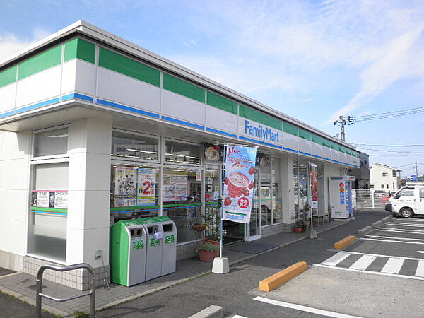 ファミリーマート 廿日市大野支所前店：徒歩5分（約300ｍ）