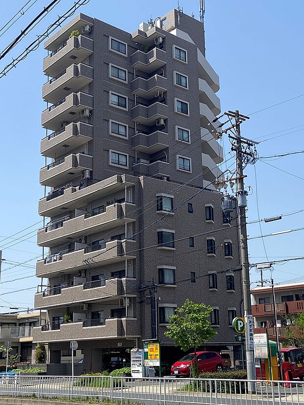 昭和区藤成通に佇む、地上11階建てマンション「桜山アイリス2番館」の一室をご紹介します。