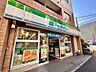 周辺：「ファミリーマート月島三丁目店」コンビニまで徒歩1分のアクセス。