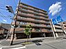 外観：洗練されたデザインが街並みに際立つレジデンス。上質な暮らしを叶える住まいです。