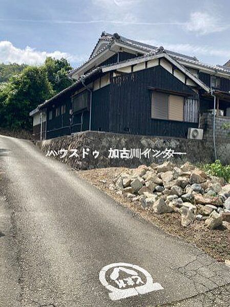 高台にある建屋は見晴らしも最高です。窓から見える夕陽も癒されます。