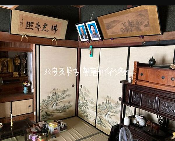 家具などの貯蔵品はレトロ感たっぷりです。＊残置物につきましては基本的に廃棄処分致しますがご要望がございましたらご使用も頂けます。