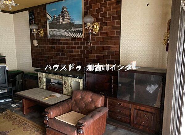 家具などの貯蔵品はレトロ感たっぷりです。＊残置物につきましては基本的に廃棄処分致しますがご要望がございましたらご使用も頂けます。