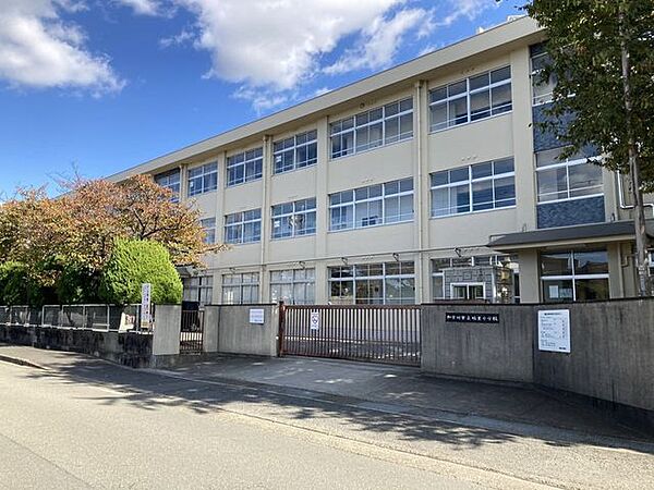 加古川市立鳩里小学校 820m