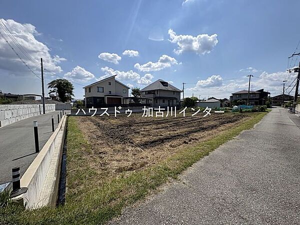 日岡駅まで徒歩6分！約192坪の広大な敷地で、憧れのマイ農園を始めませんか？市街化調整区域のため一般建築はできませんが、その分これだけの広さを農業専用として贅沢に活用できます。