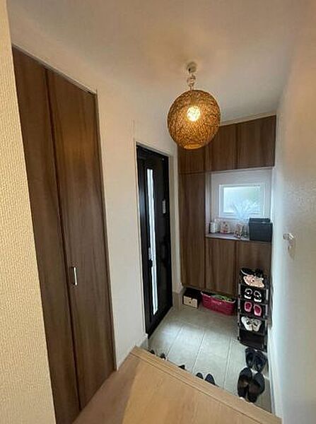 落ち着きのある玄関スペース