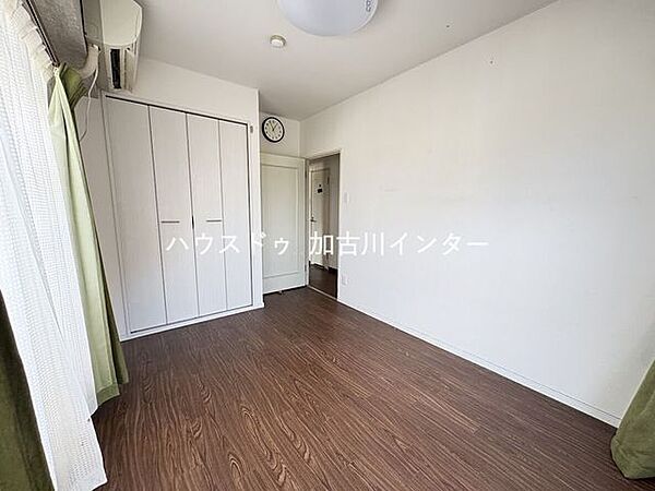 大型クローゼット完備で、お部屋を最大限広く活用できます