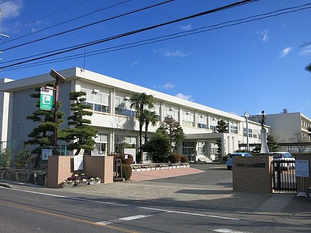 豊田市立崇化館中学校 990m