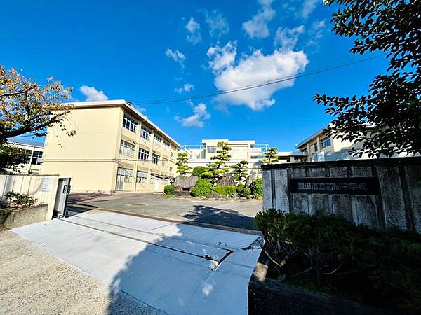 豊田市立若園中学校 1040m